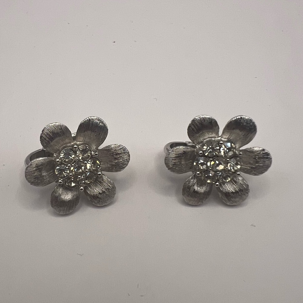 Very Rare Vintage Crown Trifari Alfred Philippe Silver Tone Flower Clip Earrings